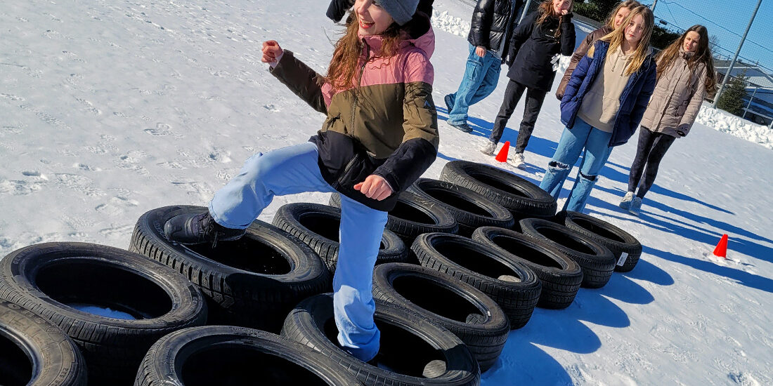 Parcours "Ninja Warrior" en hiver | 123 Ninja Go | Parcours d'obstacles mobiles | Écoles • Camps • Festivals | Kompra Bootcamp