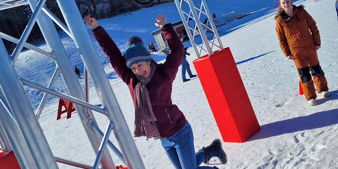 Parcours "Ninja Warrior" en hiver | 123 Ninja Go | Parcours d'obstacles mobiles | Écoles • Camps • Festivals | Kompra Bootcamp