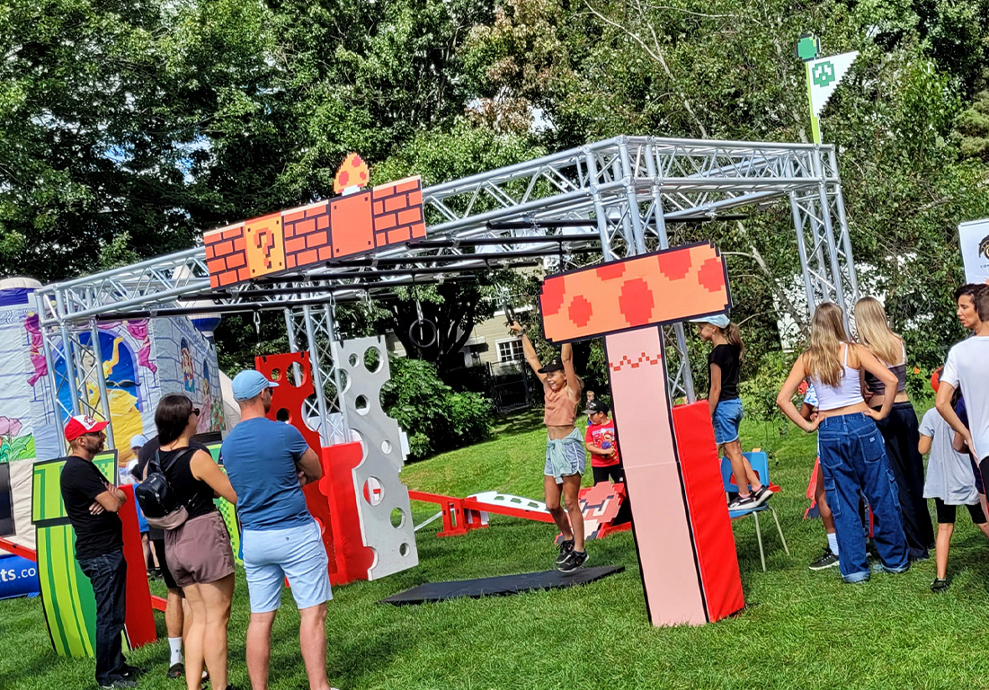 Parcours Super Mario Bros. | 123 Ninja Go • Parcours d'obstacles mobile | Écoles • Festivals • Camp | Ninja Warrior • OCR