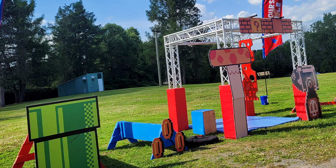 Parcours Super Mario Bros. | 123 Ninja Go • Parcours d'obstacles mobile | Écoles • Festivals • Camp | Ninja Warrior • OCR