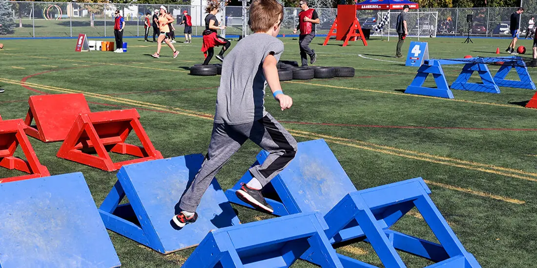 Parcours "Ninja Warrior" pour course à obstacles | 123 Ninja Go | Parcours d'obstacles mobiles | Écoles • Camps • Festivals | Kompra Bootcamp