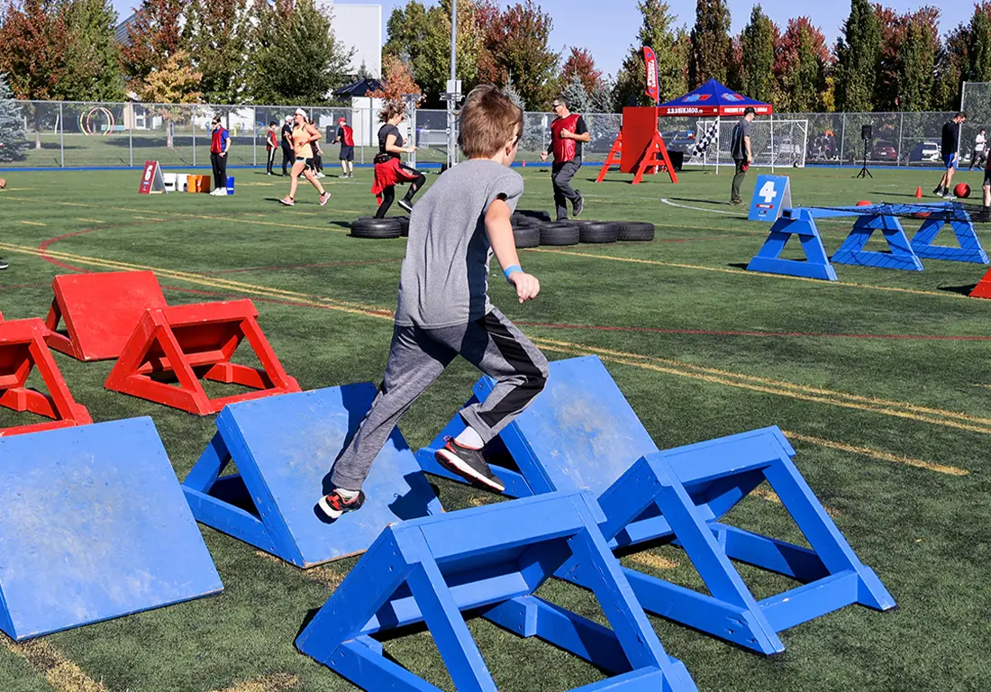 Parcours "Ninja Warrior" pour course à obstacles | 123 Ninja Go | Parcours d'obstacles mobiles | Écoles • Camps • Festivals | Kompra Bootcamp